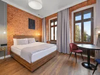 Aparthotel Krzywa Kamienica Hotels near Old Cemetery