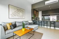 Modern Condo With Breathtaking Views, Infinity Pool, and en Suite Bedrooms - 3-Star