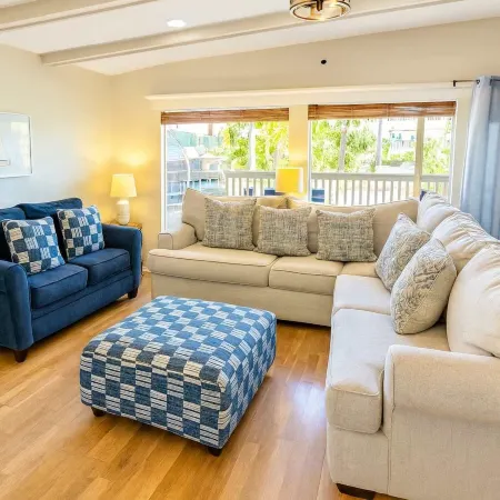 Unique 2 in 1 - Bayviews - Pool