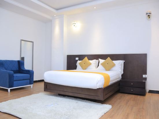 Yellow Apple Hotel