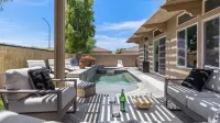 Designer Desert Oasis w/ Pool, Hot Tub, Outdoor Lounge the Riley by Avantstay - Hot Tub