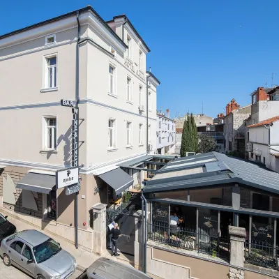 Hotel Galija Hotels in de buurt van Slovenian Cultural Society of Pula-Pola