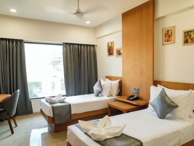 Mastiff Hotel Crystara, Jalgaon