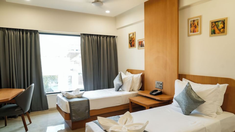 Mastiff Hotel Crystara, Jalgaon