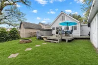 Beautiful 4-bedroom  Lake Front Cottage with HOT TUB & rentable BOAT