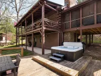 Hidden Cabin Retreat with Hot Tub in Lost City, WV Hotels in Hardy County