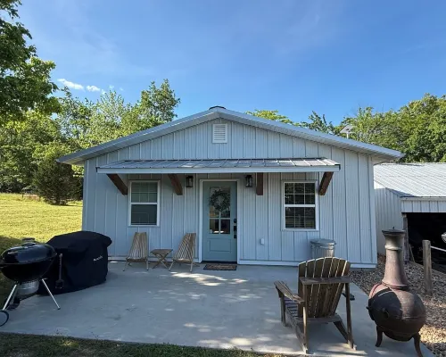 River Home& 15 acres with your own beach next to Hodgson Mill. Hotels in Ozark County