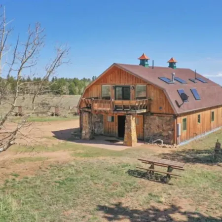 Phantom Canyon Resort