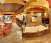 Mariaggi's Theme Suite Hotel & Spa - Hot Tub