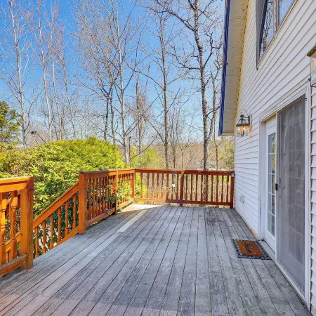 Lake, Golf & More! Getaway in Center Barnstead