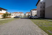 Apto a 300 m da Praia do Sul com Piscina e Quadra