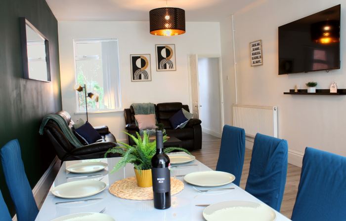 3-Bed Bearwood | Midland Met, No CAZ, Free Parking