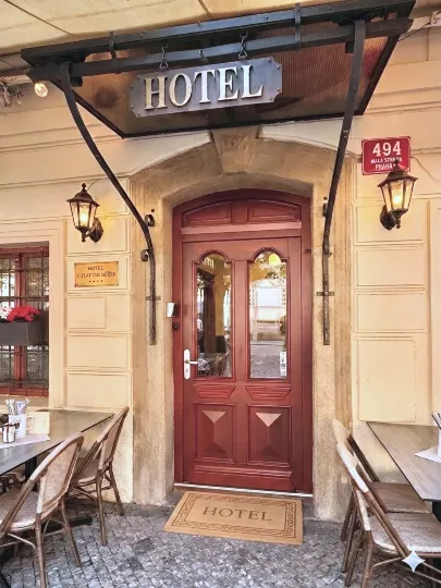 Hotel At the Golden Scissors