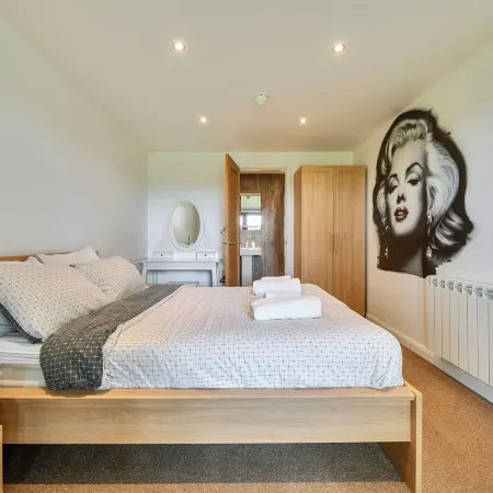 Relaxing Room with Ensuite Rutland Point