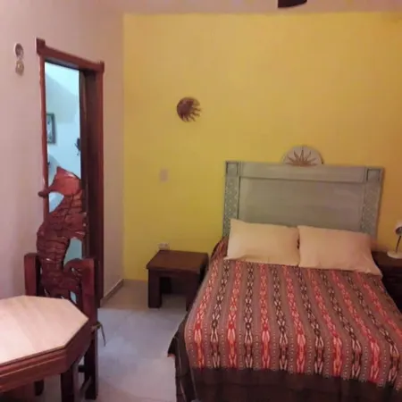 Cancun Guest House 3 Near Ado Bus Terminal and 25 Min from/to Airport by Shuttle