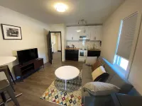 Lovely 1 Bedroom Condo Free Parking and Balcony - Apartments