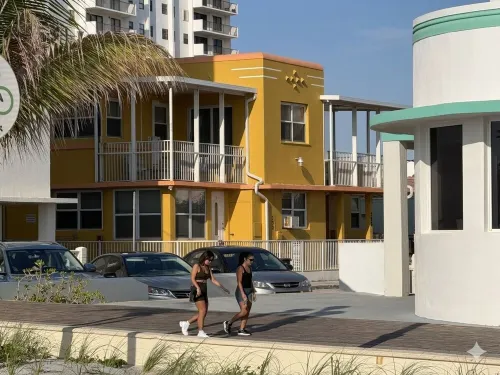 1Br/1BA/ Ocean View Patio and Free One Compact Car Parking/Beachfront