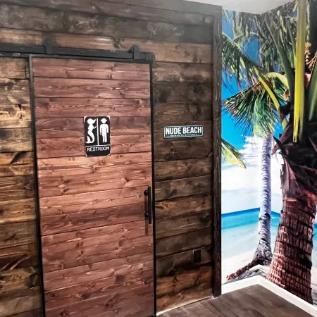 Tropical Spa Studio, Jacuzzi, Kitchen, Sparks