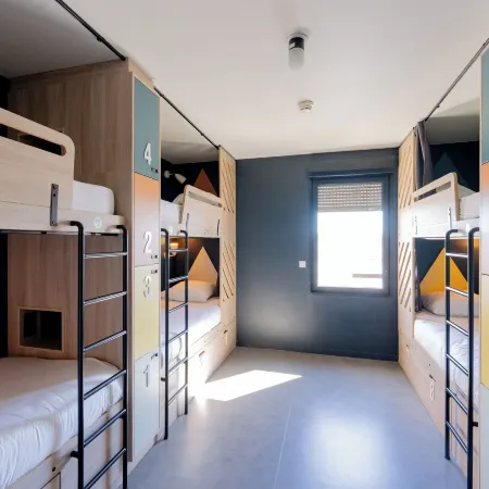 Slo Hostel Bordeaux Отели рядом с достопримечательностью «Музей «Город вина»»