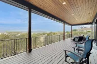 Spacious House With Ping-pong and Pool Table, Balcony With Water and Sunset View - 3-Star