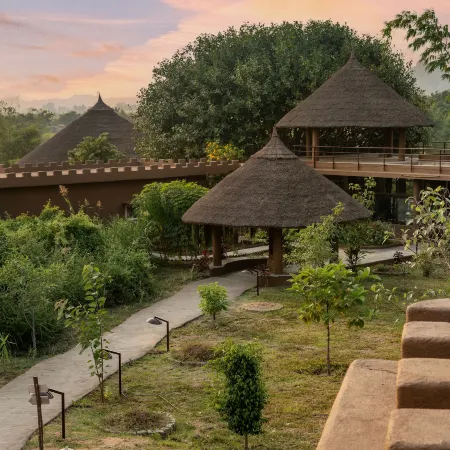 Hampi's Feathers Resort
