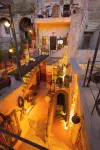 Bayar Cave Suites Special Class - Bed and Breakfasts