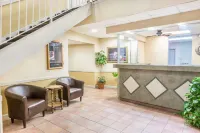 Americas Best Value Inn Knoxville Downtown North - 駐車場