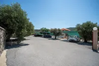 Kelyfos Hotel - parking