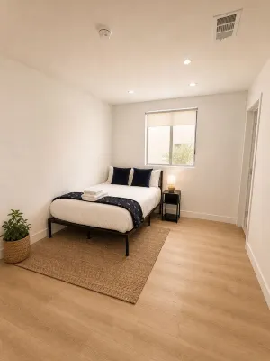 Luxe Ensuite near USC-Shared Home - Hostels