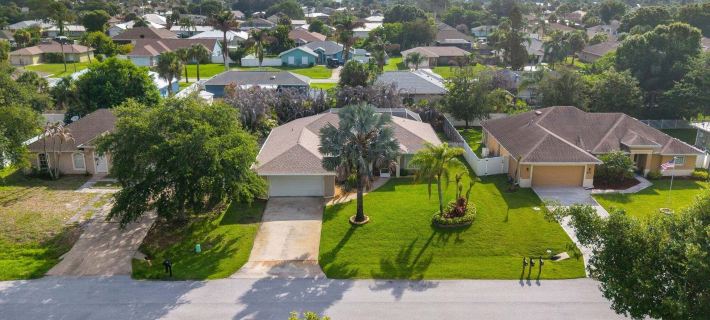 Paradise Vacay Hotels in Sebastian