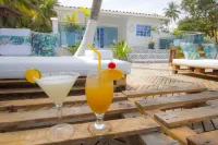 Palma Linda Coveñas by Bernalo Hotels - بار