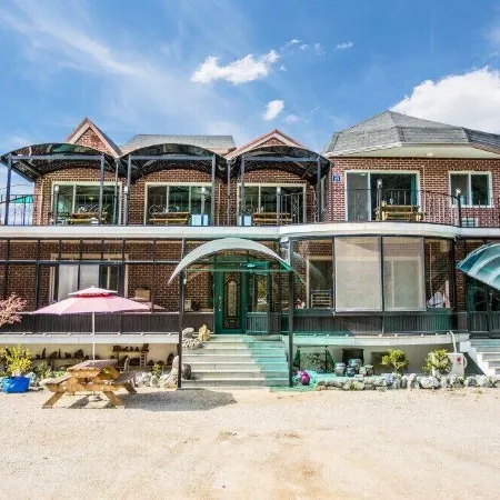 Mare Pension Отели рядом с достопримечательностью «Мемориал вооруженным силам Канады в Капхёне»