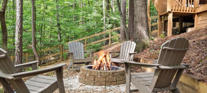 Cabin with Hot Tub, Firepit, Dog Park Hotels in Lumpkin County