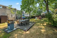Private, 1st Floor Cottage, 5 Minute Walk to Beach- Perfect for Families! - Jacuzzi