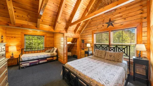 Luxury 8BR Mountain Lodge Hot Tub Fire Pit - 3つ星