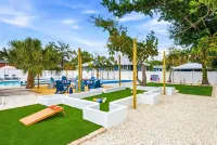 Sleeps 10 Pickleball Pool Tiki Bar Games - บังกะโล