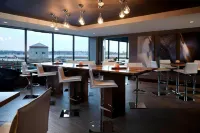 Delta Hotels Kingston Waterfront - bar