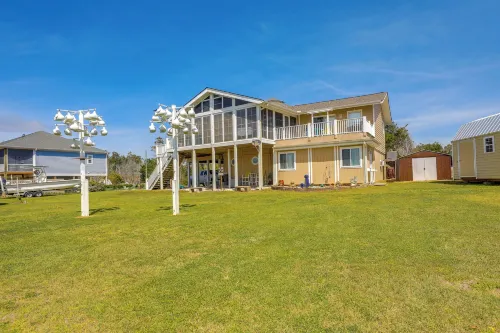 Sneads Ferry Vacation Rental Studio w/ Water Views - Apartments