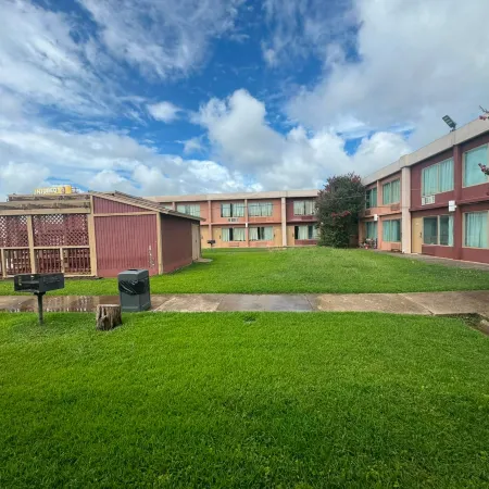 OYO Express Inn Suites
