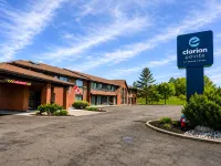 Clarion Pointe - parking