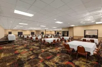 Ramada by Wyndham Grand Forks - 3-Star