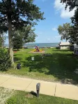 Lakefront home. Beach & park access. 8 miles to Cedar Point. 4 bedrooms 3 baths. - Wi-Fi