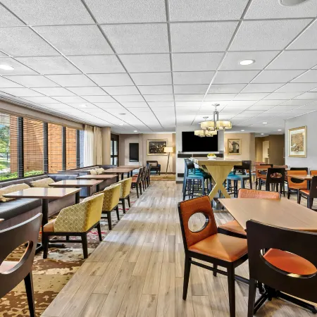 Hampton Inn Chicago/Naperville Near Niu Conference Center
