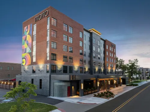 Motto by Hilton Bentonville Downtown - parking