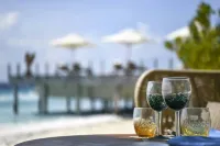 JW Marriott Maldives Resort & Spa - bar