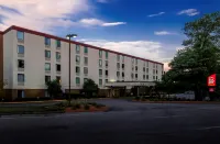 Red Roof PLUS+ Boston - Mansfield Foxboro - Parkplatz