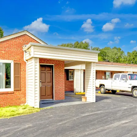 OYO Palm Leaf Motel
