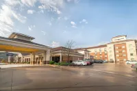 SpringHill Suites Denton - parking