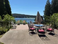 Oceanfront Cottage: Private Dock, Beach Access, Hot Tub, BBQ & Free Kayaks - 3-Star