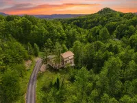 Peaceful Escape- Hot Tub, Game Room, Sleeps 16 - 2 étoiles